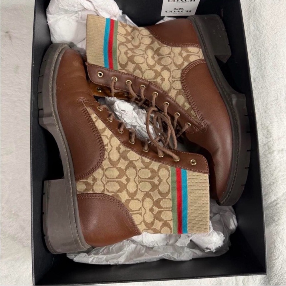 Coach logo Bootis in Walnut and Khaki size 8